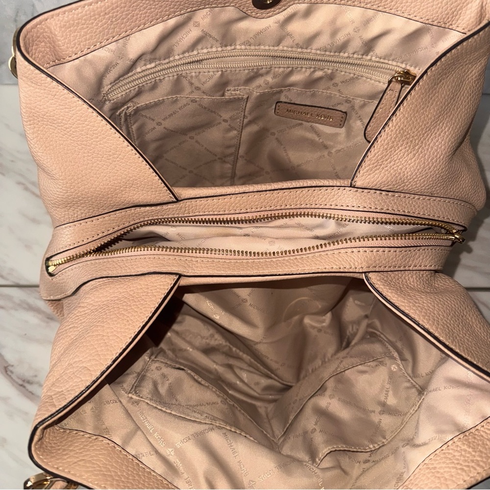 Michael Kors Soft Pebbled Leather Shoulder Bag – Blush Pink Stud Detail - Picture 5 of 17